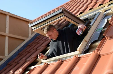 Pose de fenêtres de toit Velux au Palais